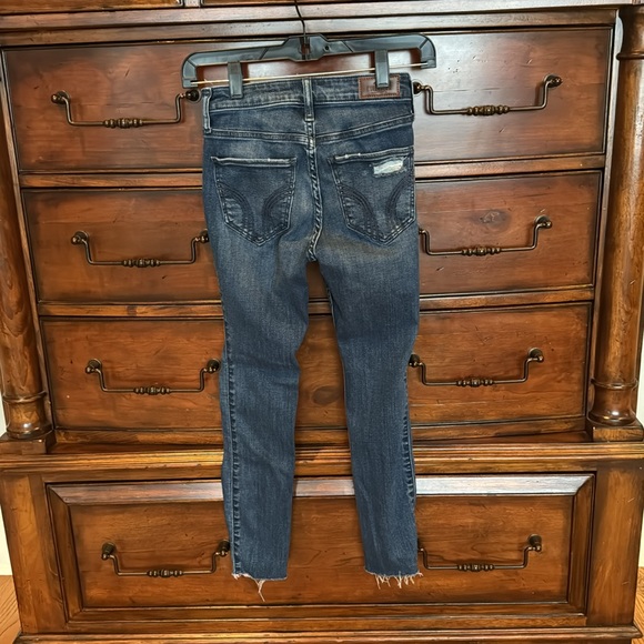 Hollister jeans. Size 23 waist 24 length. EUC - Picture 5 of 6